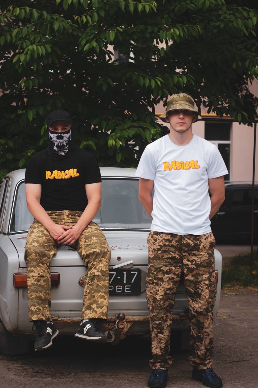 T-shirt Charging War
